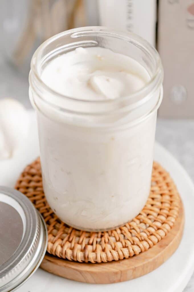 Upclose of vegan garlic aioli in a mason jar.