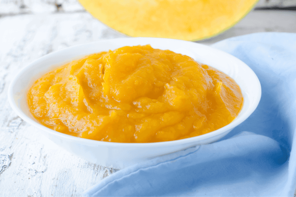 Pumpkin purée in a bowl.