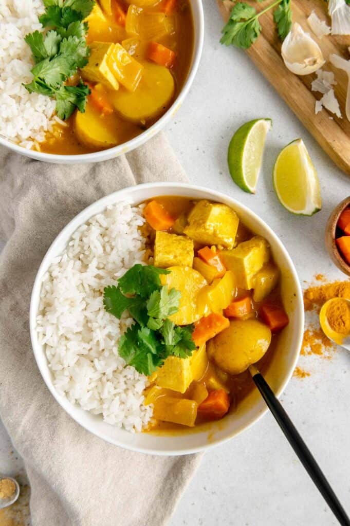 Thai coconut curry in a bowl with white rice.